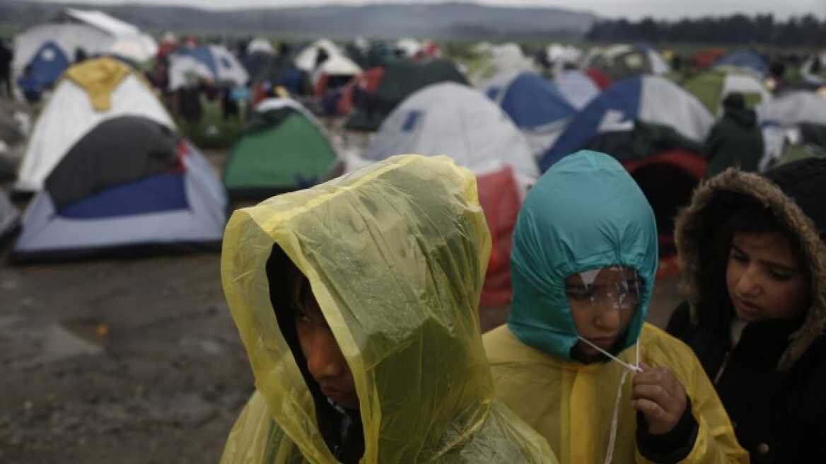 Σχεδόν 11.500 οι εγκλωβισμένοι πρόσφυγες στα νησιά του βορείου Αιγαίου 